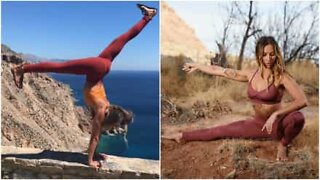 Pratica yoga su una magnifica scogliera in Grecia