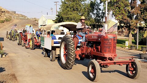 Central Washington Antique Farm Equipment Club: Harrah Tractor Parade