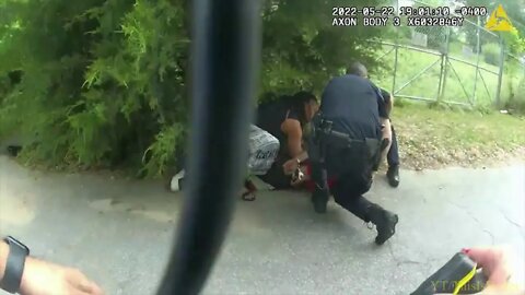 Bystanders help cops arrest armed suspect in Atlanta