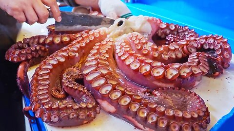 Amazing ！15kg Giant Octopus Cutting Skills, Octopus Chili Soup
