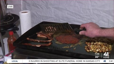 Tailgaters cook up good eats before Chiefs game