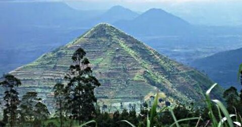 Gunung Padang Megalithic Pyramid - The Mystery of the world's oldest Pyramid