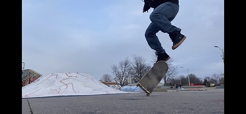Fakie 360 tries on a broken board