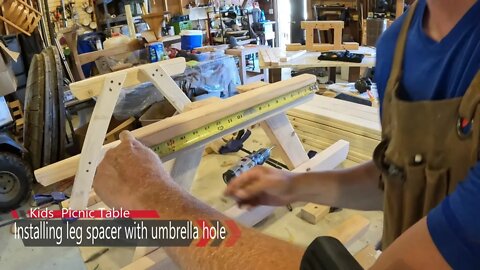 DIY Kids Picnic Table with Umbrella hole. Material | Hardware | Finishing