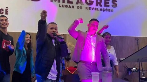 PROFETA FAMOSO REALIZA BAILE FUNK NA IGREJA EM COMEMORAÇÃO AO SEU ANIVERSÁRIO