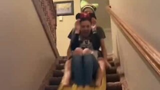 Família recria passeio da Disneyworld em casa!