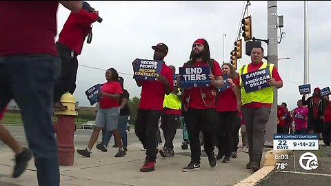 UAW holds a practice picket ahead of possible strike with 22 days left in the contract