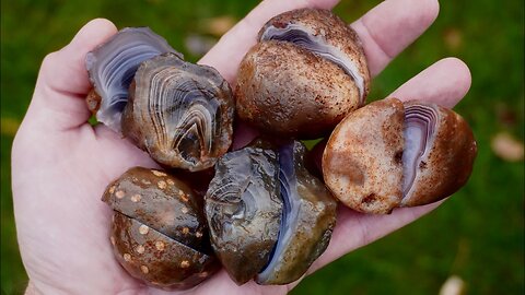 Exposing shocking bands inside Botswana agates!