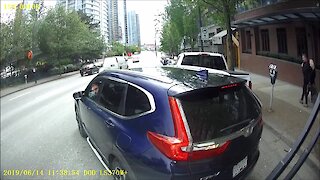 Unnecessarily angry driver freaks out over parking spot