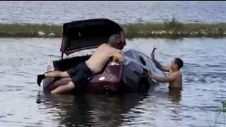 VIDEO: Heroes rescue woman who crashed into West Palm Beach canal