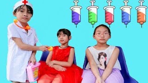 Parque infantil para que los niños jueguen con LaLa Kids TV doctor - Video divertido para niños