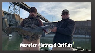 Ron Burnette Catching a Monster Flathead Catfish