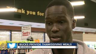 Bucks player hands out Thanksgiving meals to local families