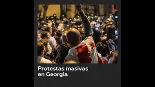 Enfrentamientos entre policías y cientos de manifestantes durante protestas masivas en Georgia