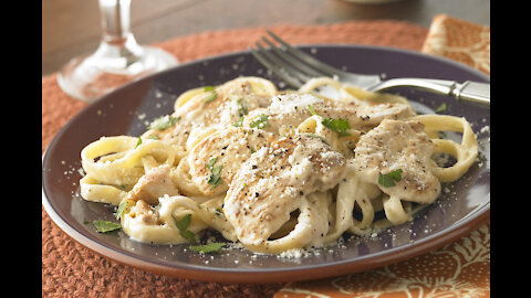 Chicken Fettuccine Alfredo Recipe - Easy Dinner