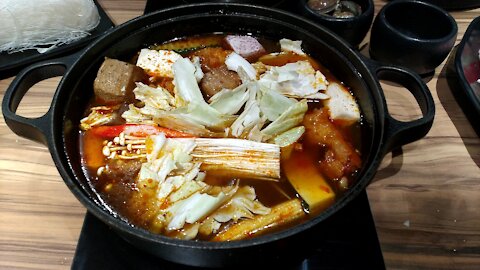 Tasty $12 hotpot in Taiwan