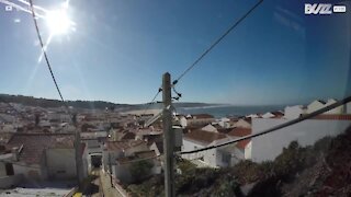 Drone fanger billeder af Nazarés kæmpe bølger