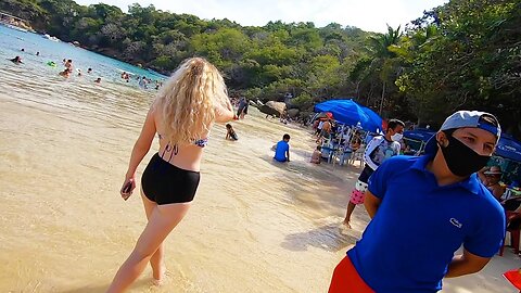 Island beach off Acapulco coast 🇲🇽