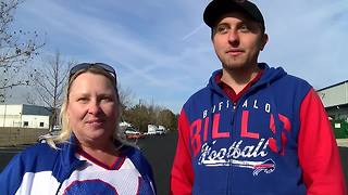 Bills fans welcome team as they arrive in Jacksonville