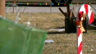 Grinch vandalizes Lakewood man's holiday display