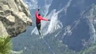 Crazy guy walking tightrope over Yosemite falls || Viral Video UK