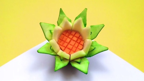 DIY: How to make a lotus flower with a zucchini