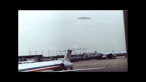 UFO Sightings: Chicago Airport Aliens Invasion!