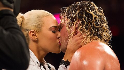 Surprising Superstar smooches: WWE