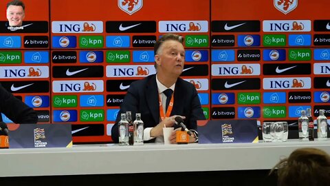 Van Gaal ontevreden over De Kuip: 'Het is allemaal oude troep, In de Arena is dat allemaal anders'