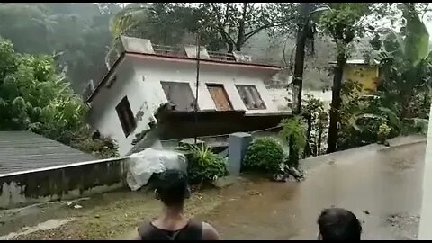 Heavy rains wash out house in Mundakayam in Kottayam district | Kerala floods |