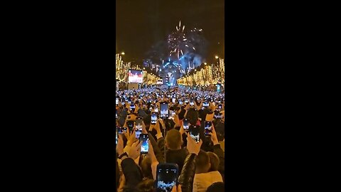 2024 New Years in Paris, Entire crowd recording "Celebrations" instead of celebrating