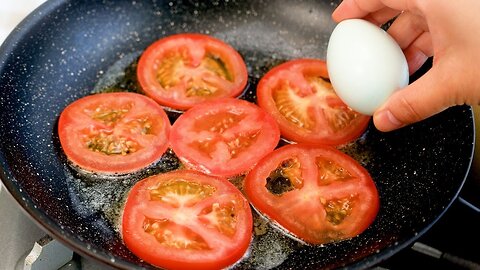 Just add eggs to 1 Tomato ! Quick breakfast in 5 minutes. Simple & Delicious