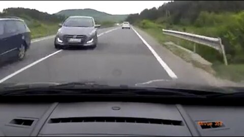 Dashcam Records 2 Near Misses In Less Than 1 Minutes On European Roads