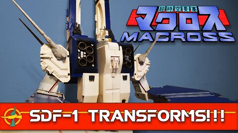 REAL Robotech / Macross SDF1 robot TRANSFORMS!