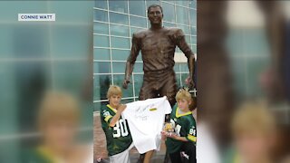 Mother of T.J. and Derek Watt remembers their youth as Packers fans