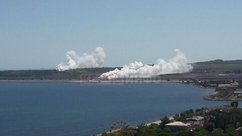 THE RUSSIAN FEDERATION ARMY IS CONDUCTING EXERCISES TO DISGUISE THE CRIMEAN BRIDGE BY SMOKE😂