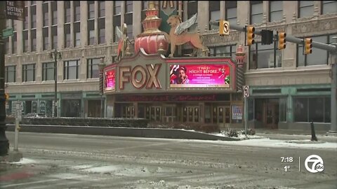 Show goes on at Fox Theatre despite inclement weather