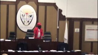 Nelson Mandela Bay special council meeting marred by disruption and scuffle (3tr)