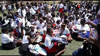 SOUTH AFRICA - Johannesburg - Delivering Happiness to Diepsloot (Video) (DVg)