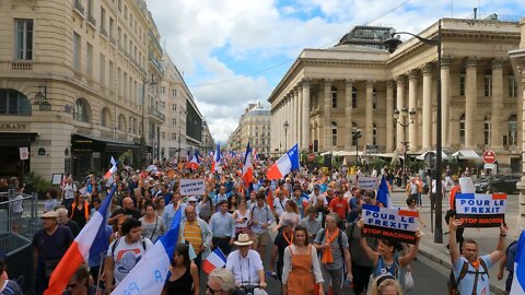 Départ de la manifestation Les Patriotes le 03/09/2022 place de la Bourse à Paris. Video complète.