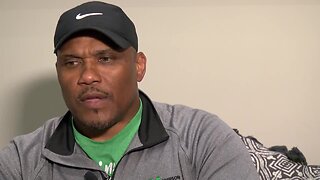 Former Packers star William Henderson helps combat bullying