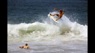 Surfers collide in the same wave