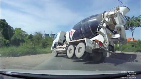 Top 10 Extreme Dangerous Truck Fails Compilation for 2021!!