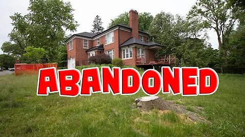 Exploring A Huge 1960s Abandoned Brick House in Toronto Ontario!!