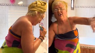 Son hilariously pranks mom while she brushes her teeth