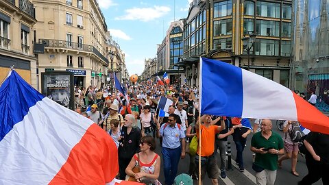 Manifestation pour le FREXIT Place Denfert Rochereau à Paris le 08/07/2023 - Vidéo 15