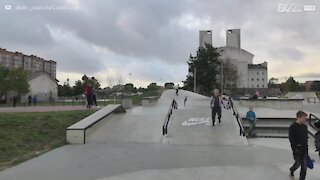 Un jeune skateur réalise l'impossible