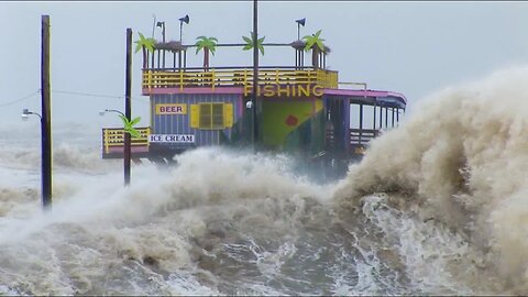 Mighty Hurricane Ike vs Storm Chasers Galveston Texas, Florida Keys