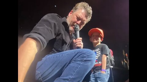 Blake Shelton Brings a 6-year-old boy on stage for a duet.