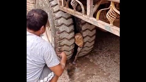 Removing a stucked rock Stone in truck tires